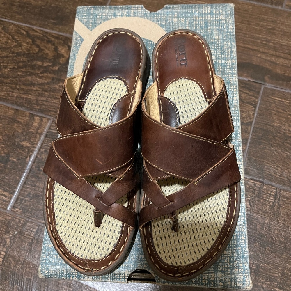Born Borja II brown woman’s size 9 sandals.